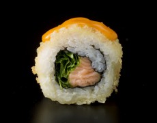 Острые суши с лососем (запечённые) 10тк
